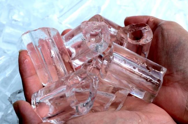 制冰機(jī)省錢還是買冰塊省錢