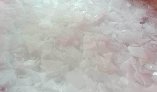如果出現(xiàn)冰塊粘連，可能是因為制冰過程中水溫控制不當