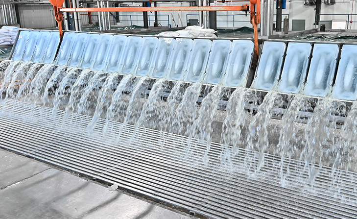 一個(gè)高產(chǎn)的制冰廠在高峰期的電費(fèi)開(kāi)支可能高達(dá)數(shù)十萬(wàn)元